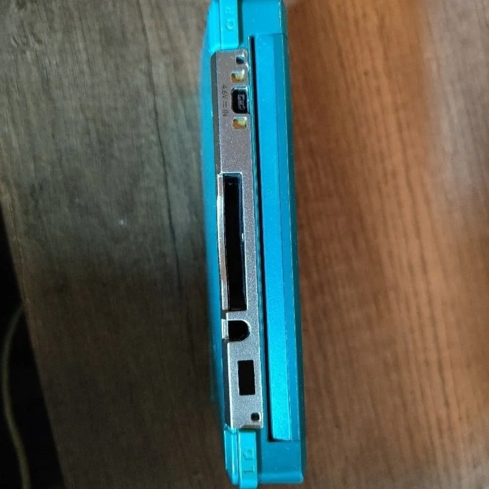 Nintendo 3DS Aqua Blue Handheld Gaming Console Glasses-free 3D Retro Fun ctr-001 - Picture 5 of 5